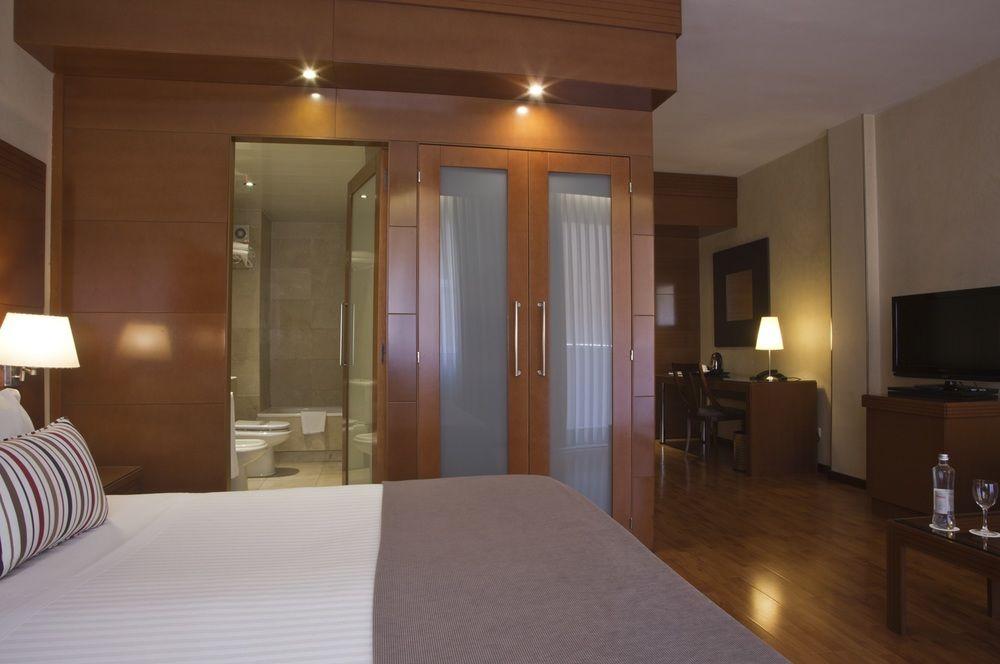 Hotel Mariano Cubi 4*