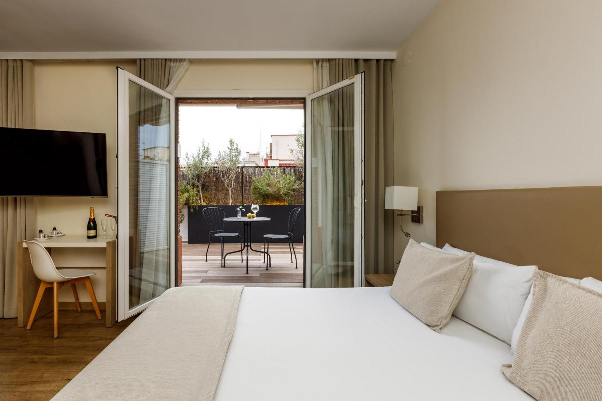Hotel Mariano Cubi 4*